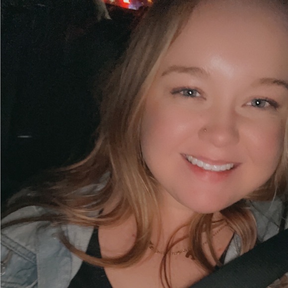 Meet your Posher, Joanna - Picture 1 of 2